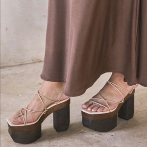 Cult Gaia “Kiki” Platform Sandal Sand size 37